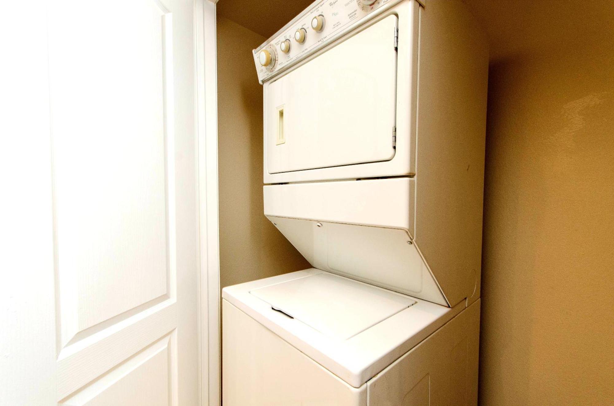 Apartment Stylish And Spacious 2 Bedroom Central Location
