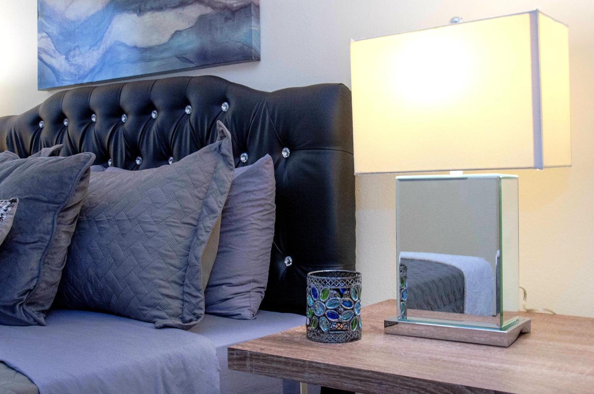 Stylish And Spacious 2 Bedroom Central Location *
