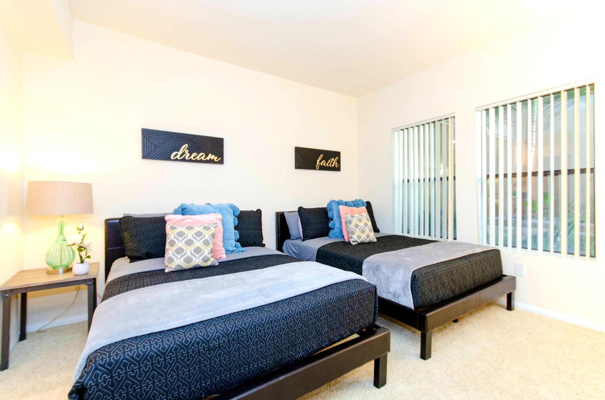 Stylish And Spacious 2 Bedroom Central Location