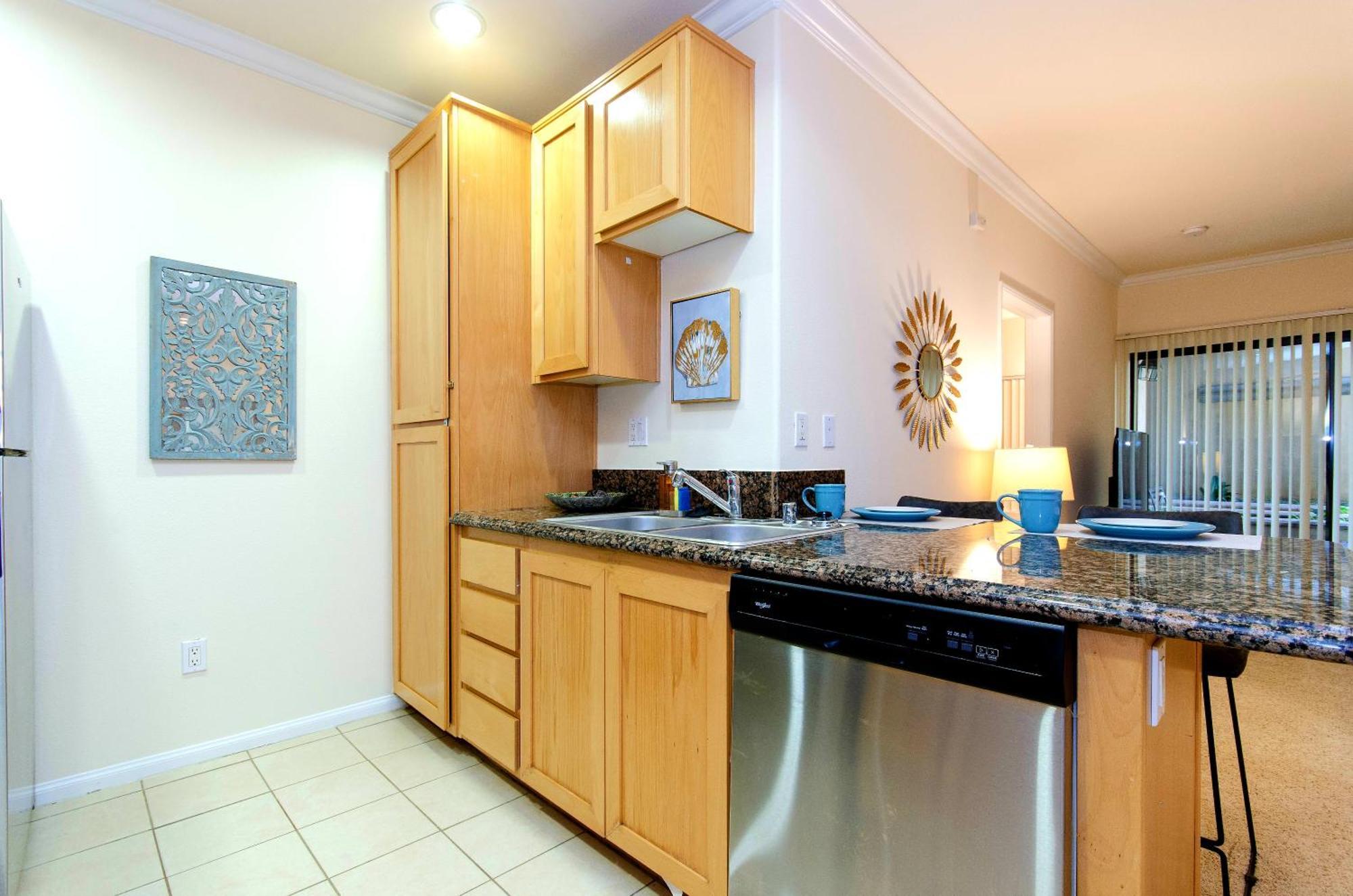 Stylish And Spacious 2 Bedroom Central Location Apartment
