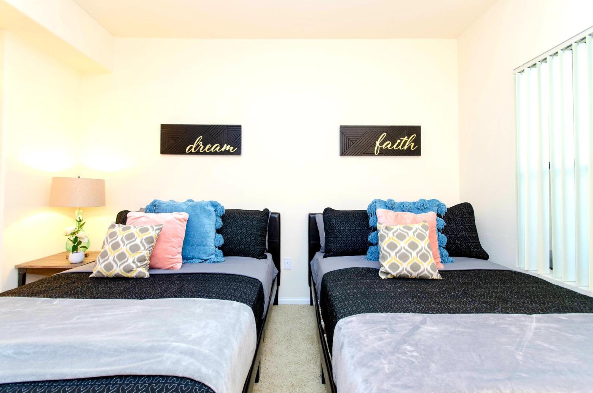 Stylish And Spacious 2 Bedroom Central Location