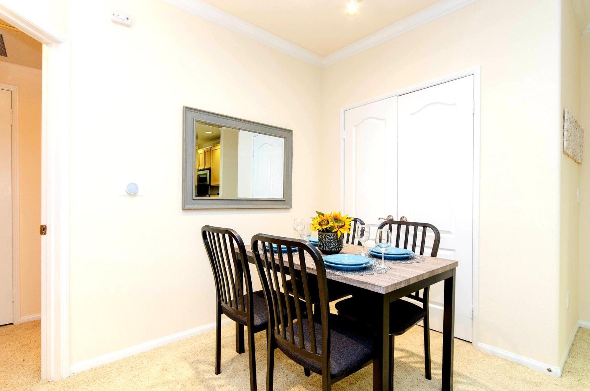 Apartment Stylish And Spacious 2 Bedroom Central Location