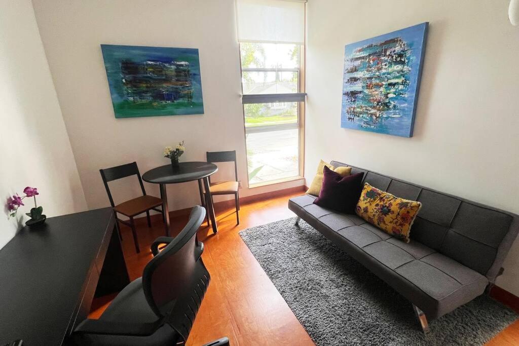 Lovely One Bedroom In Encino Village