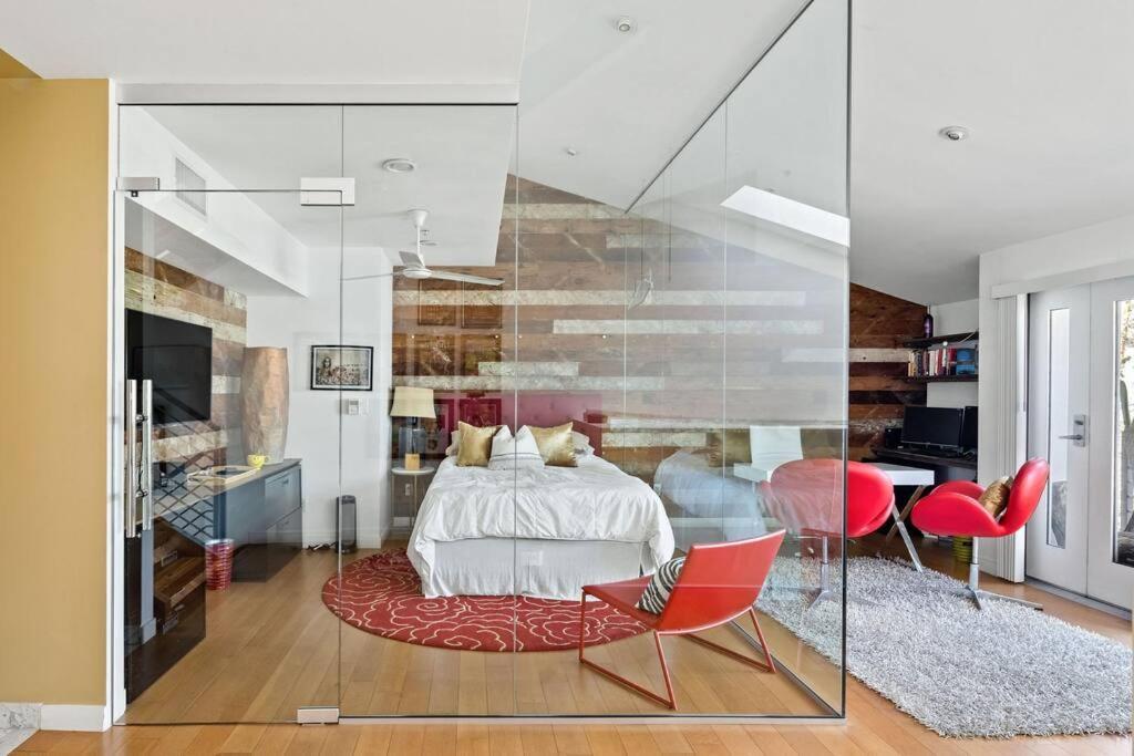Luxurious 4-story Loft With Rooftop Perch
