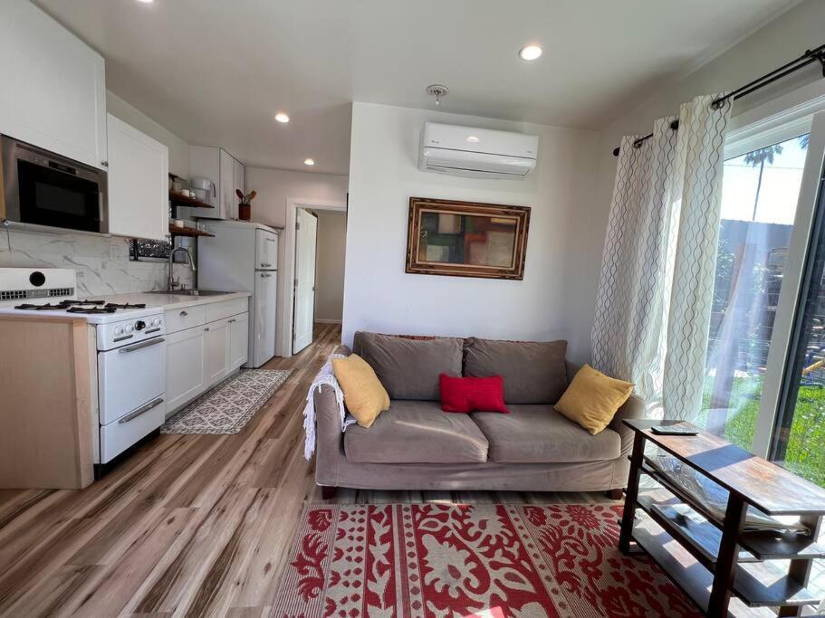 Apartment Lovely Little Close To Forum,sofi,lax *