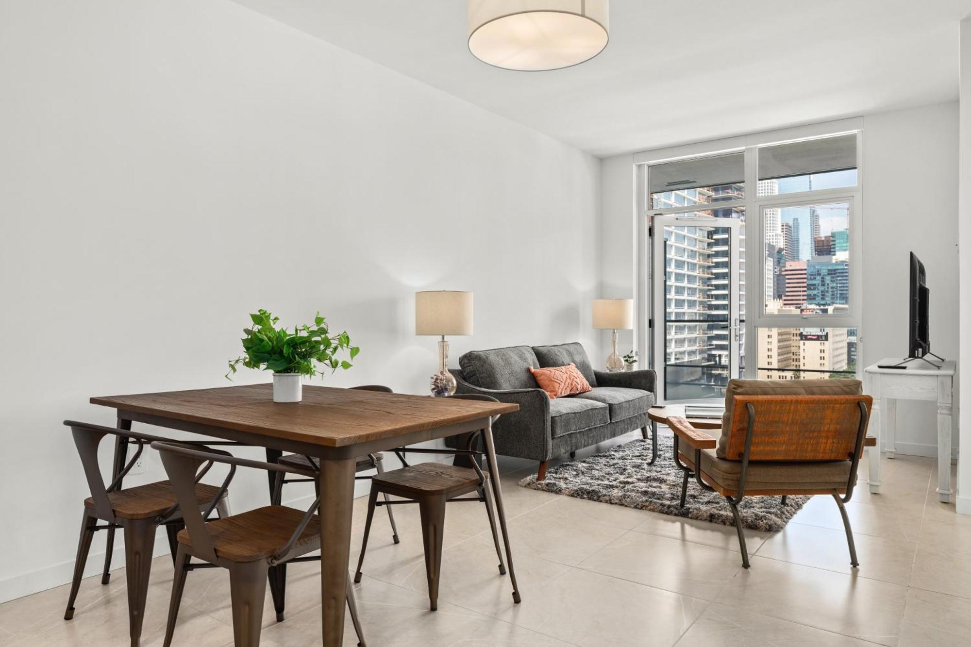Apartment Monthier Suite, Flower & Crypto Arena, Angeles