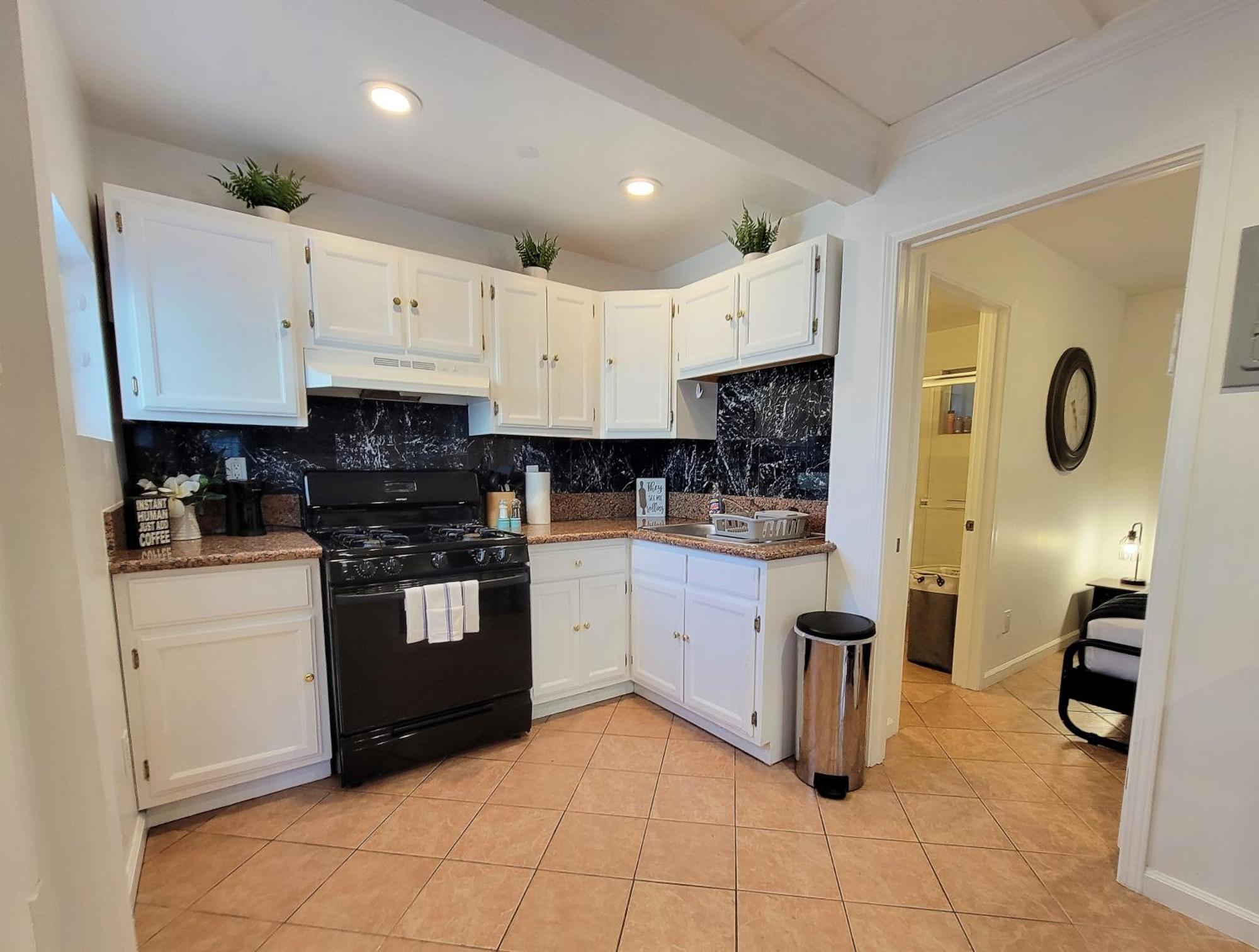 Beverlywood 2-bedroom - 5 Minutes To Rodeo Drive *