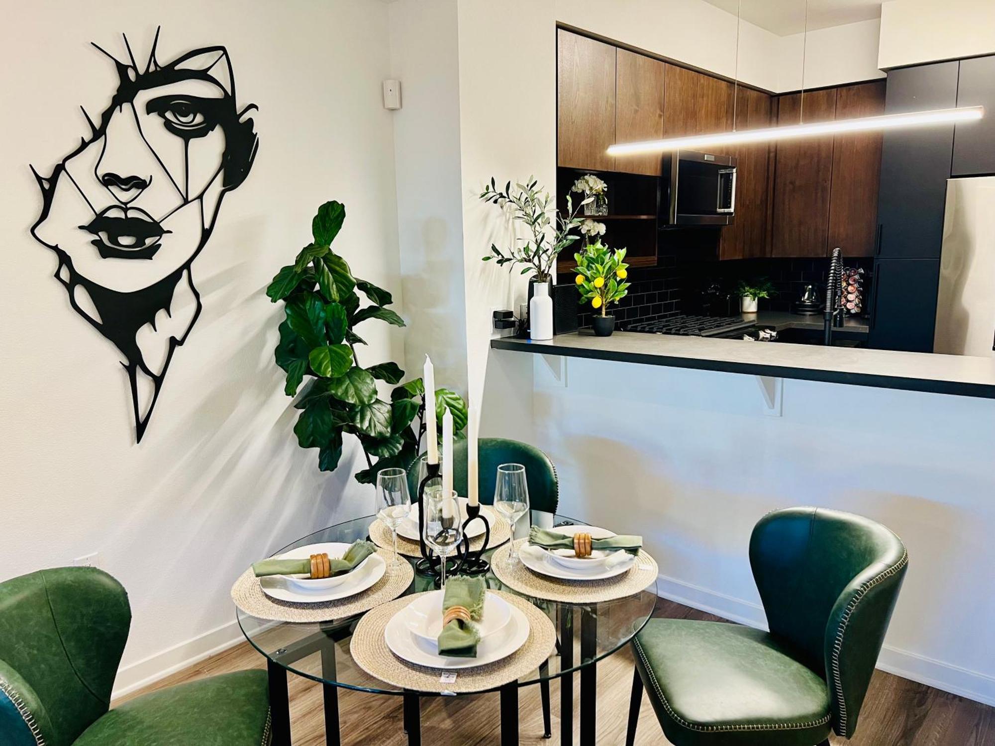 Luxury Open Bd W Pool, Parking, & Wd 133 Los Angeles