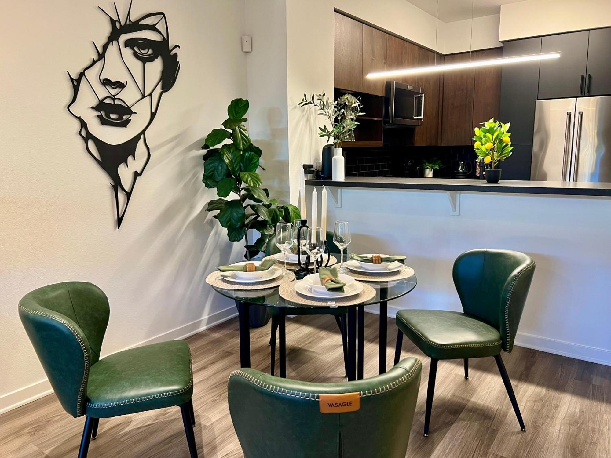 Luxury Open Bd W Pool, Parking, & Wd 133 Los Angeles