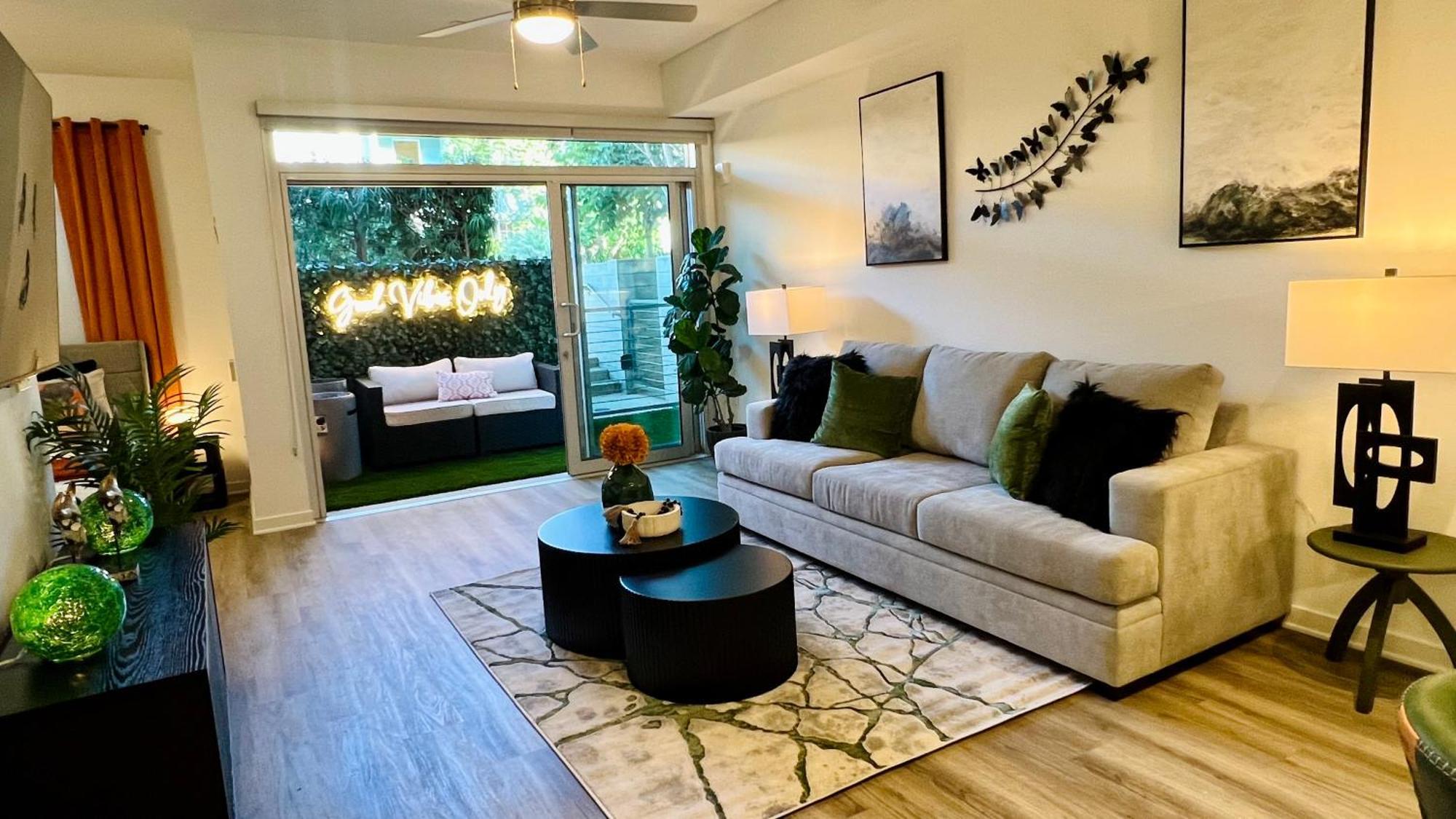 Luxury Open Bd W Pool, Parking, & Wd 133