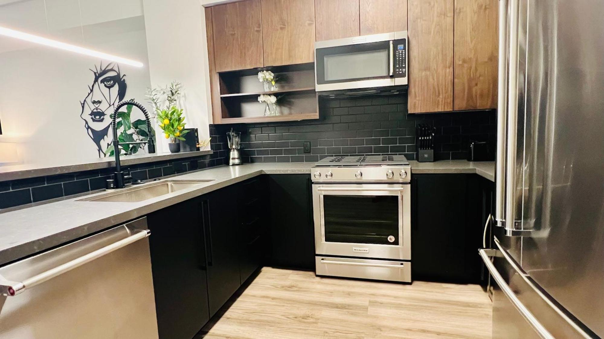Luxury Open Bd W Pool, Parking, & Wd 133 Los Angeles