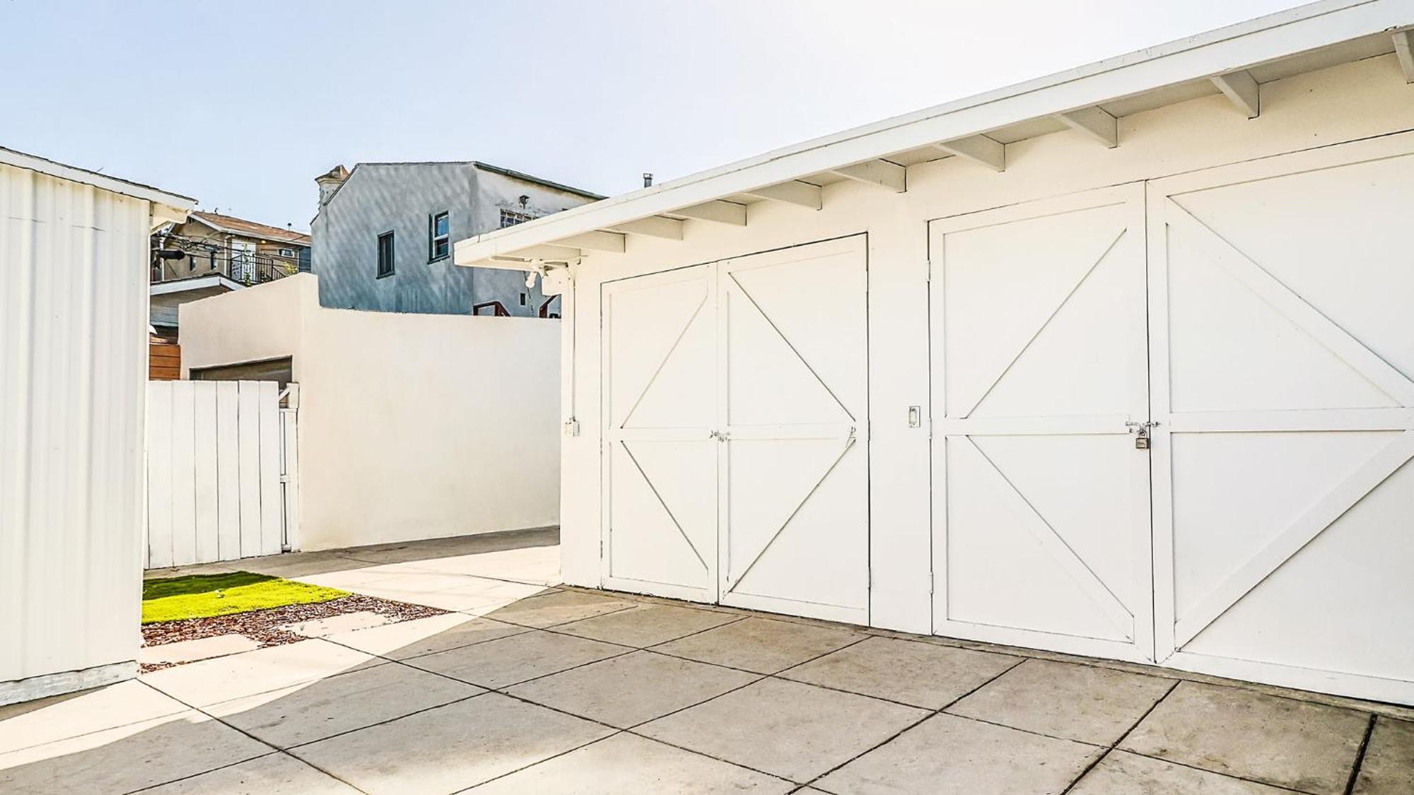 Renovated 5br Amazing Location *