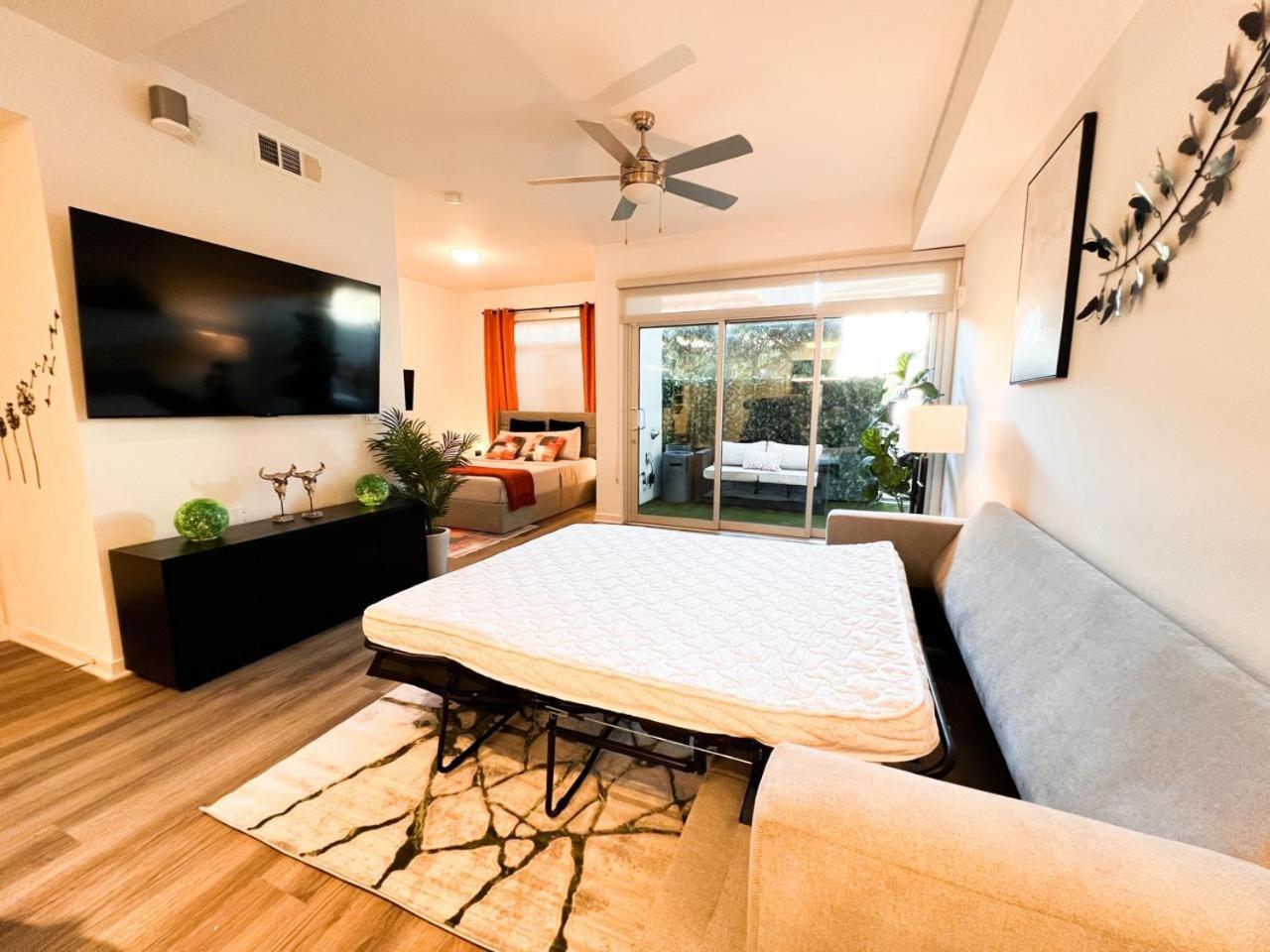 Luxury Open Bd W Pool, Parking, & Wd 133 Los Angeles