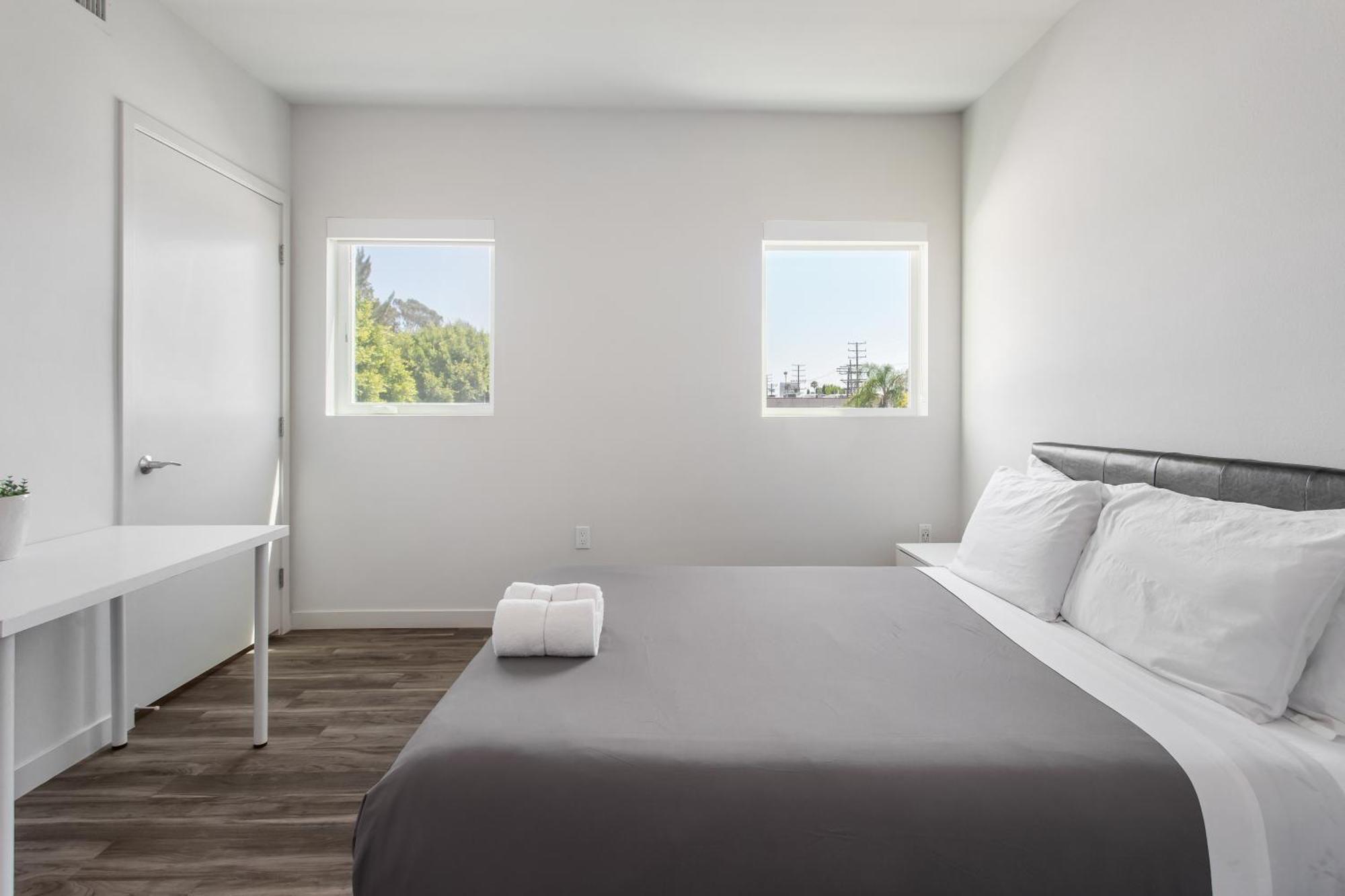 Luxury 2 Bedroom At The Heart Of Melrose Boulevard Capsule hotel Los Angeles