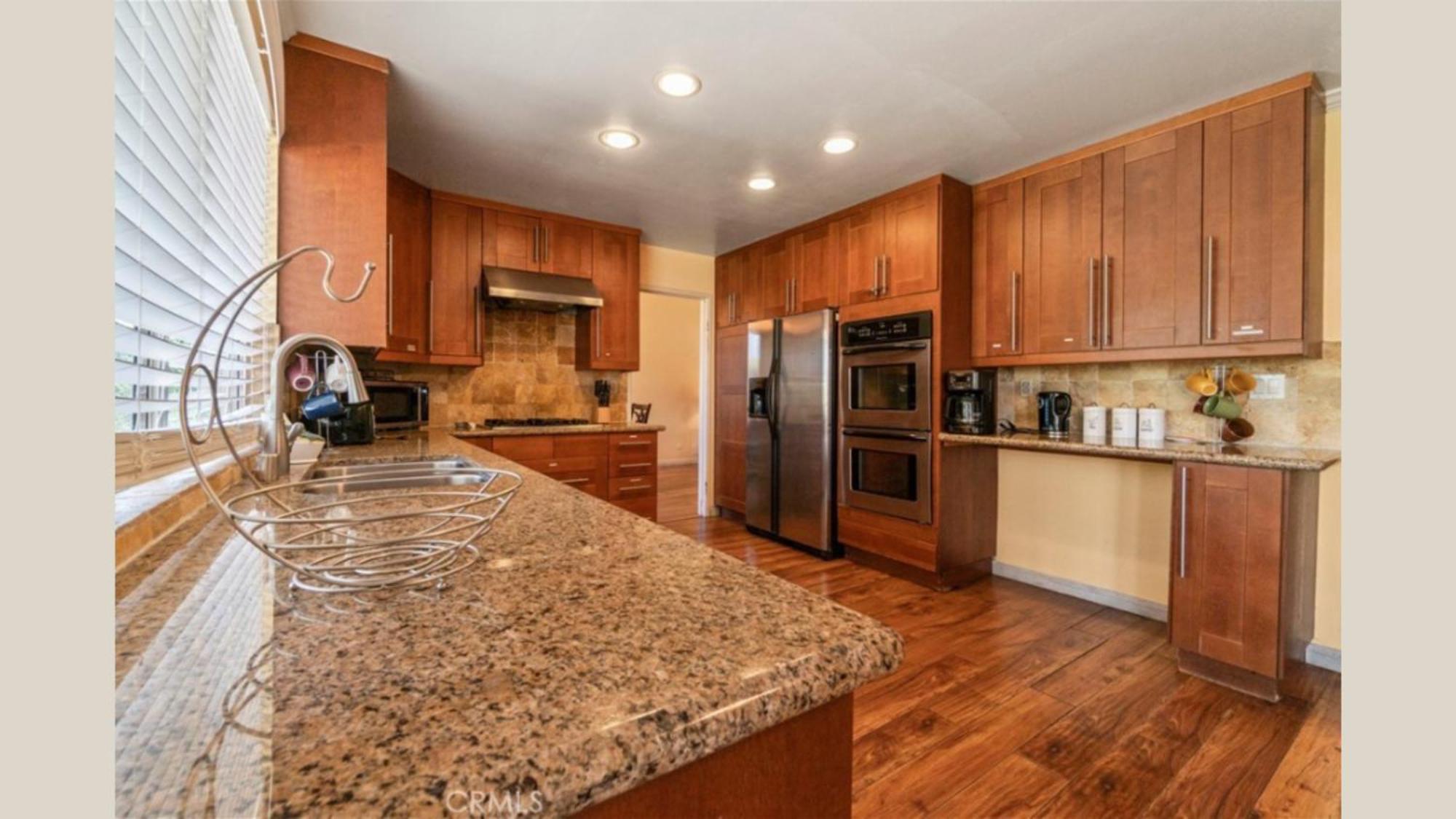 Valley Gem, Spacious 5 Bedroom 3 Bath, Sleeps 11 Holiday home Los Angeles