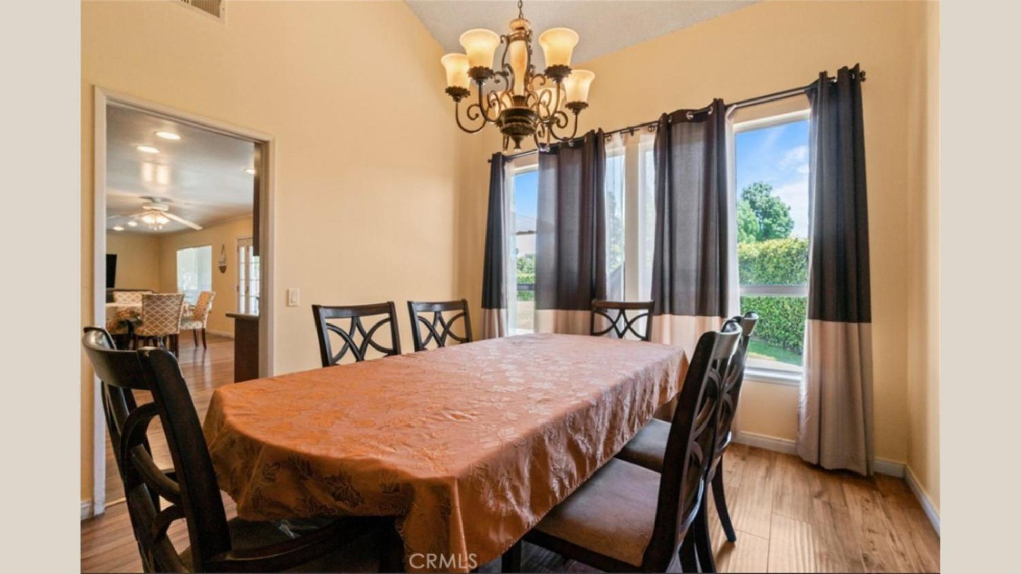 Valley Gem, Spacious 5 Bedroom 3 Bath, Sleeps 11 Holiday home