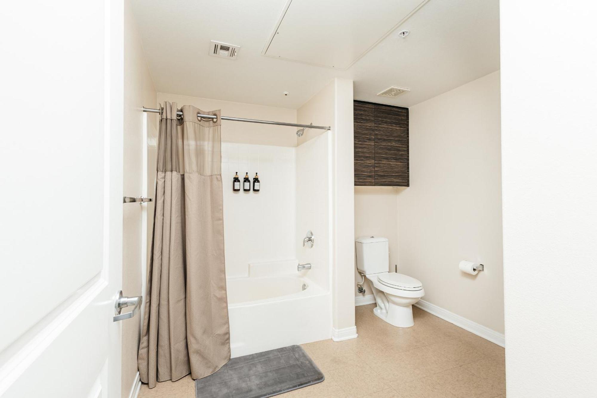 Apartment Luxury One Bedroom Minutes From The Grove *