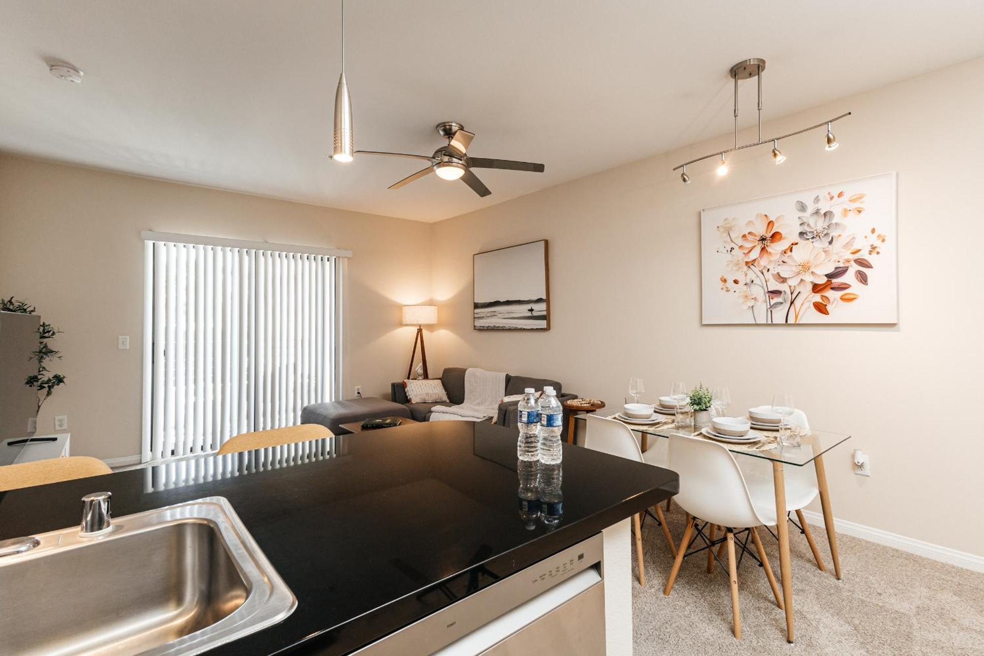 Luxury One Bedroom Minutes From The Grove