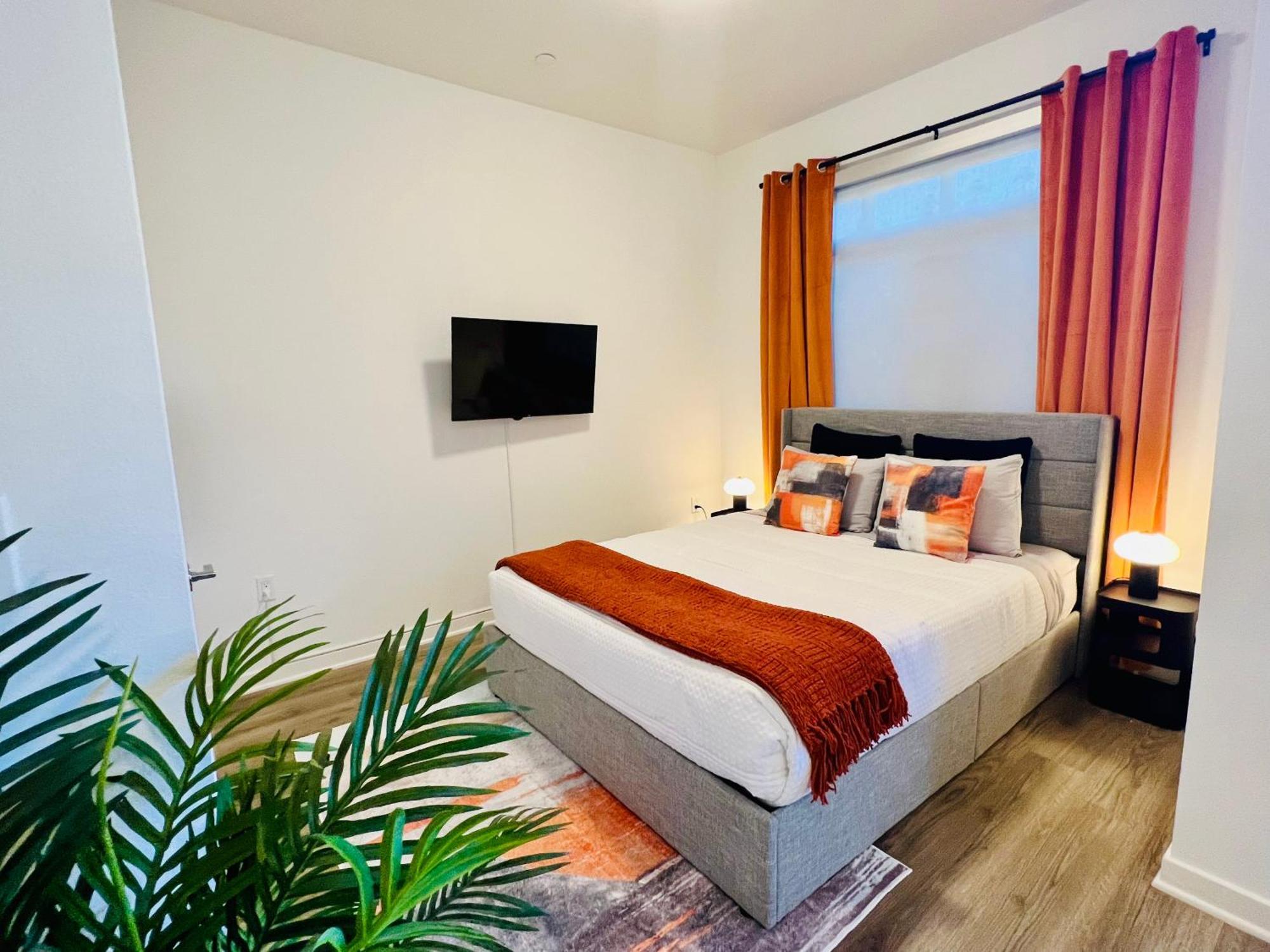Luxury Open Bd W Pool, Parking, & Wd 133 Aparthotel