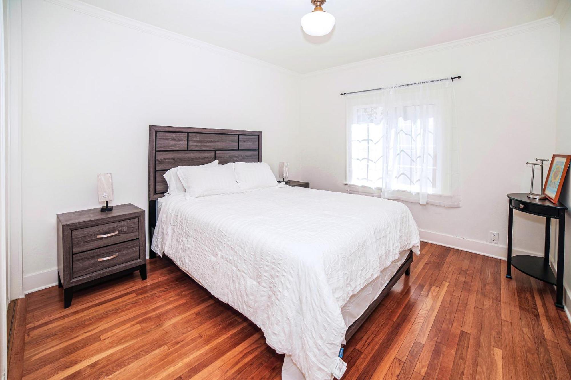 Chic Staylish 2-bedroom 1-bathroom By Santa Monica & Ucla Area Holiday home