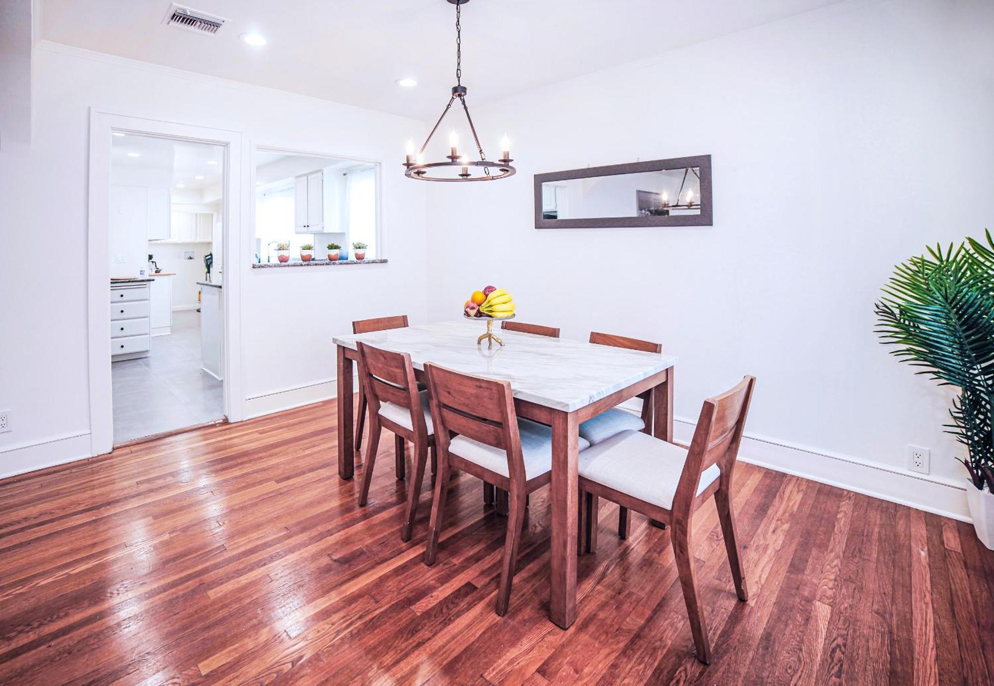 Chic Staylish 2-bedroom 1-bathroom By Santa Monica & Ucla Area Holiday home