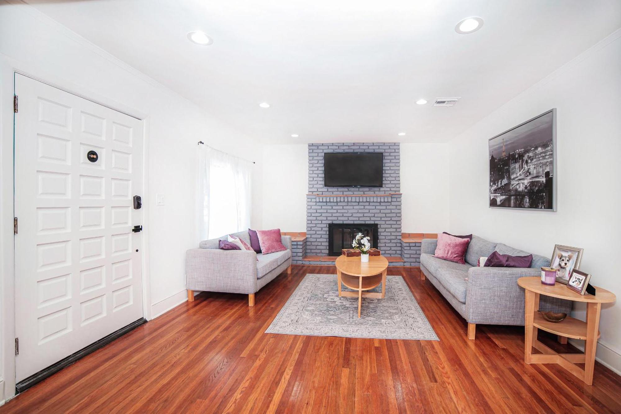 Chic Staylish 2-bedroom 1-bathroom By Santa Monica & Ucla Area Holiday home Los Angeles