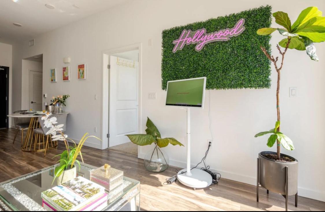 Hollywood Apartment
