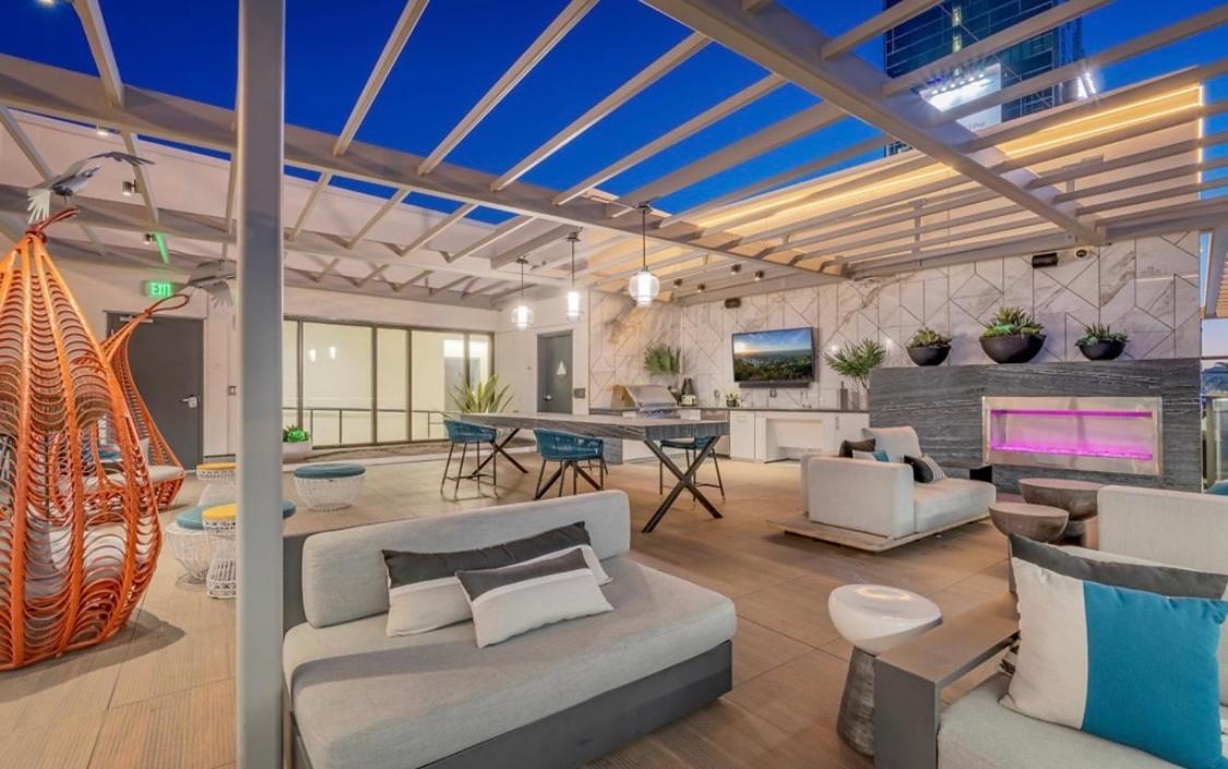 Hollywood Apartment