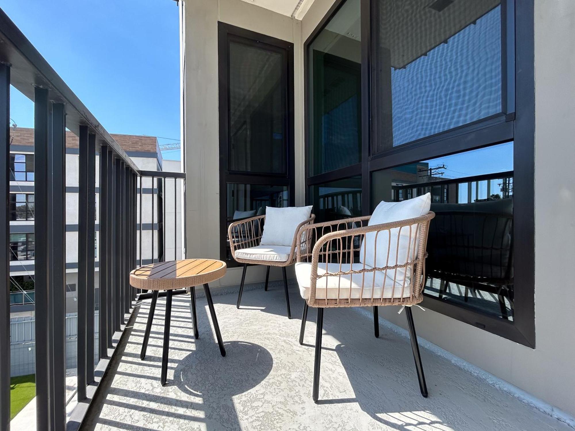 Trendy 2bd 2bth In Santa Monica! *