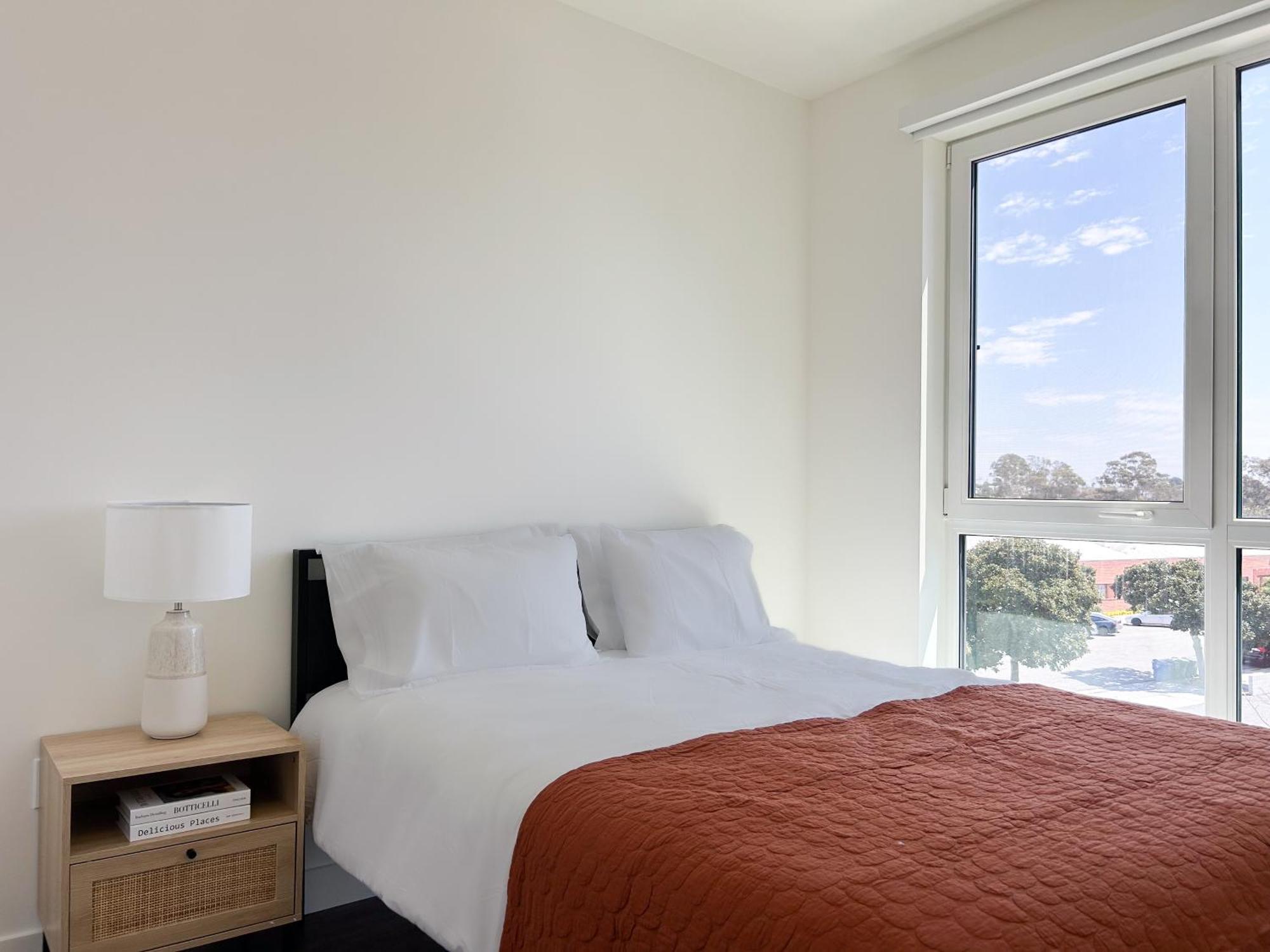 Trendy 2bd 2bth In Santa Monica!