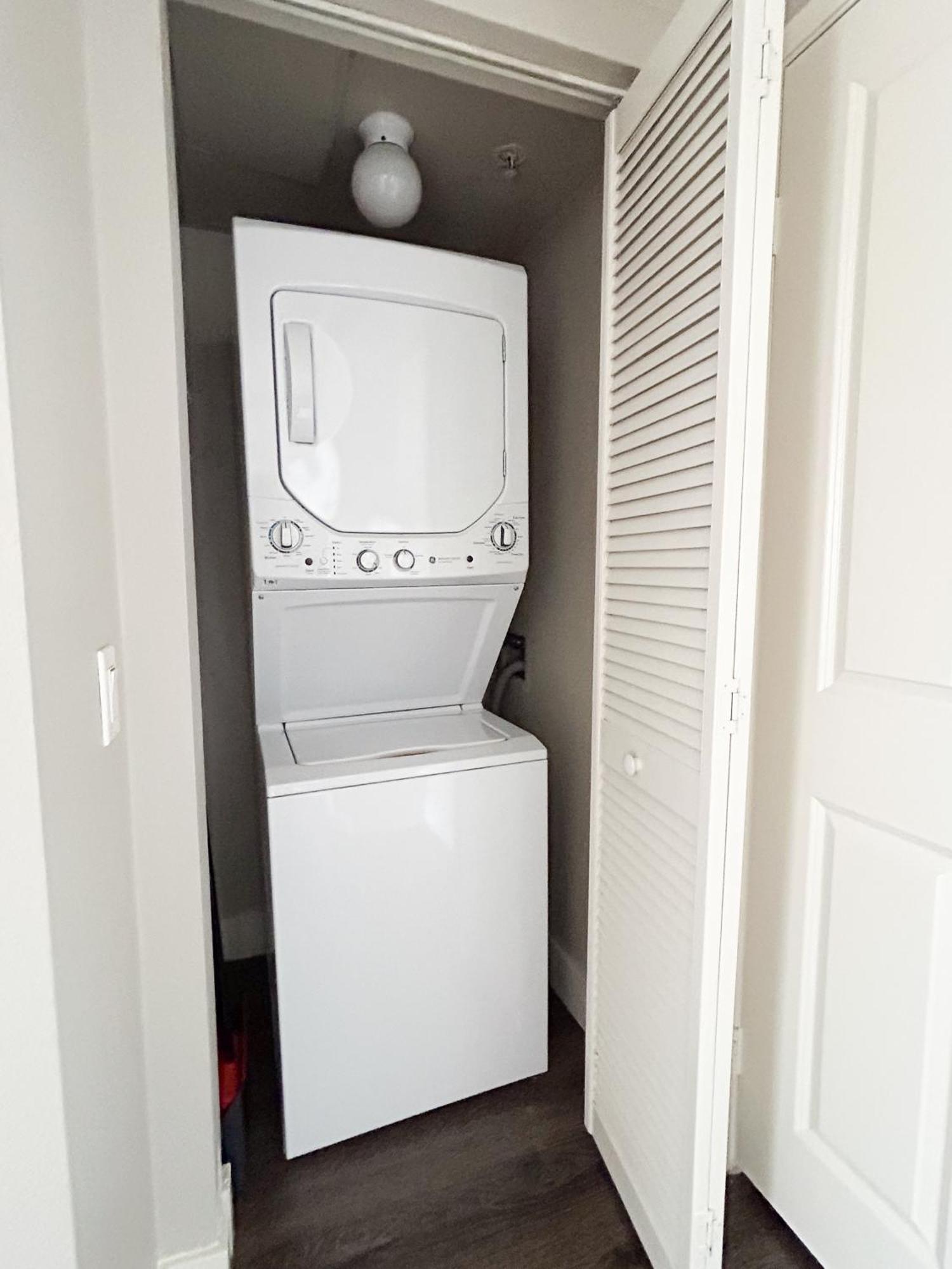 Stunning 2bd 2bth In Santa Monica! *