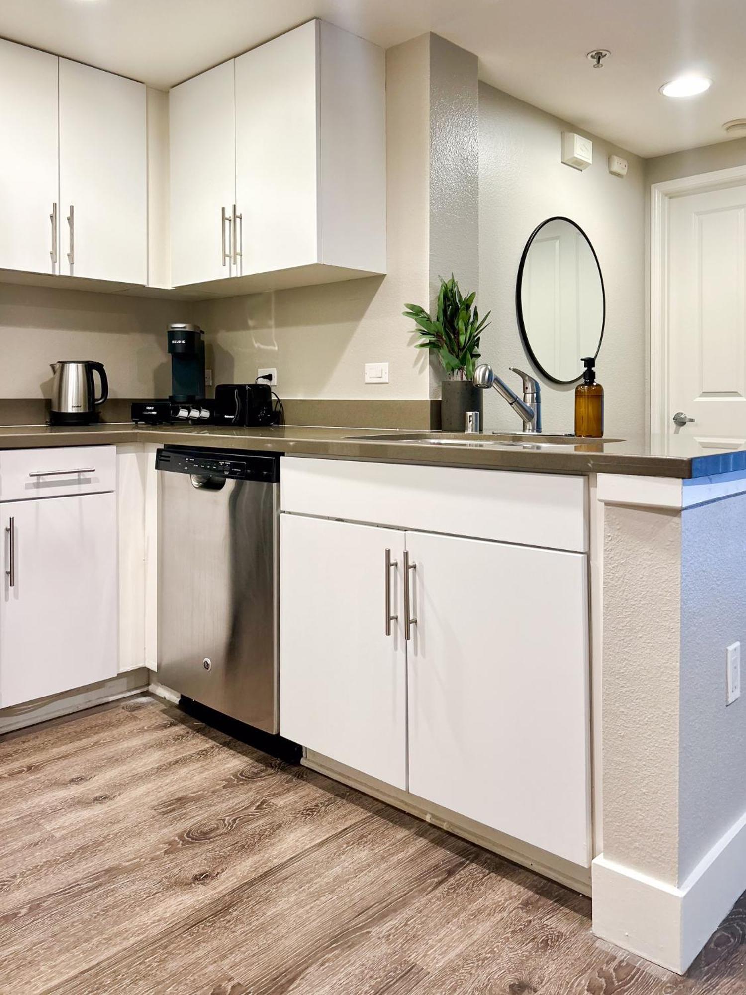 Stunning 2bd 2bth In Santa Monica! Apartment Los Angeles