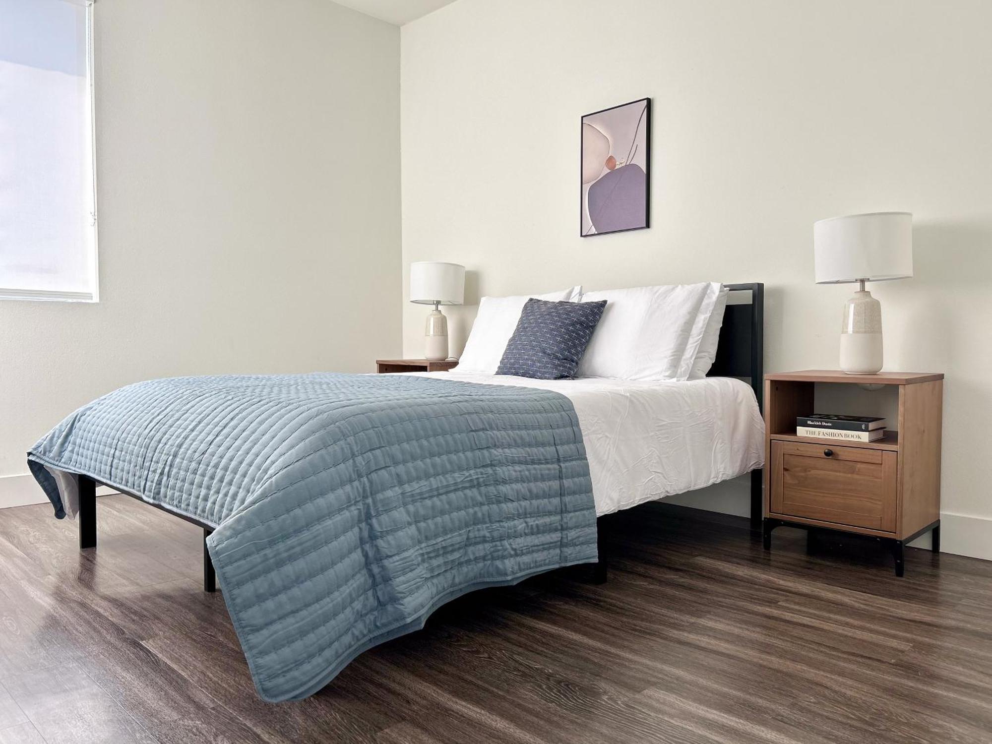 Trendy 2bd 2bth Steps From Downtown Santa Monica With Ocean Views!