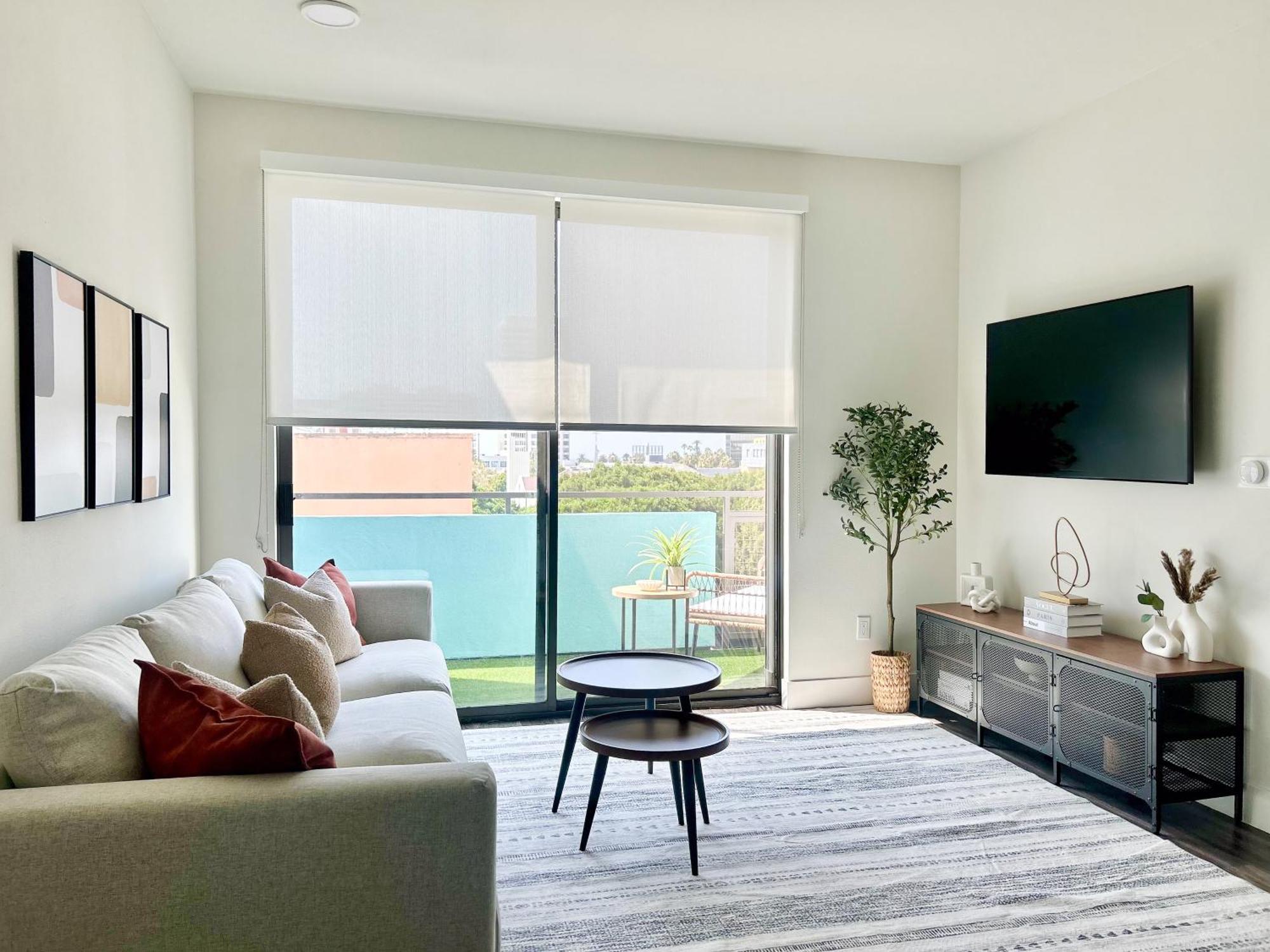 Trendy 2bd 2bth Steps From Downtown Santa Monica With Ocean Views! Apartment Los Angeles