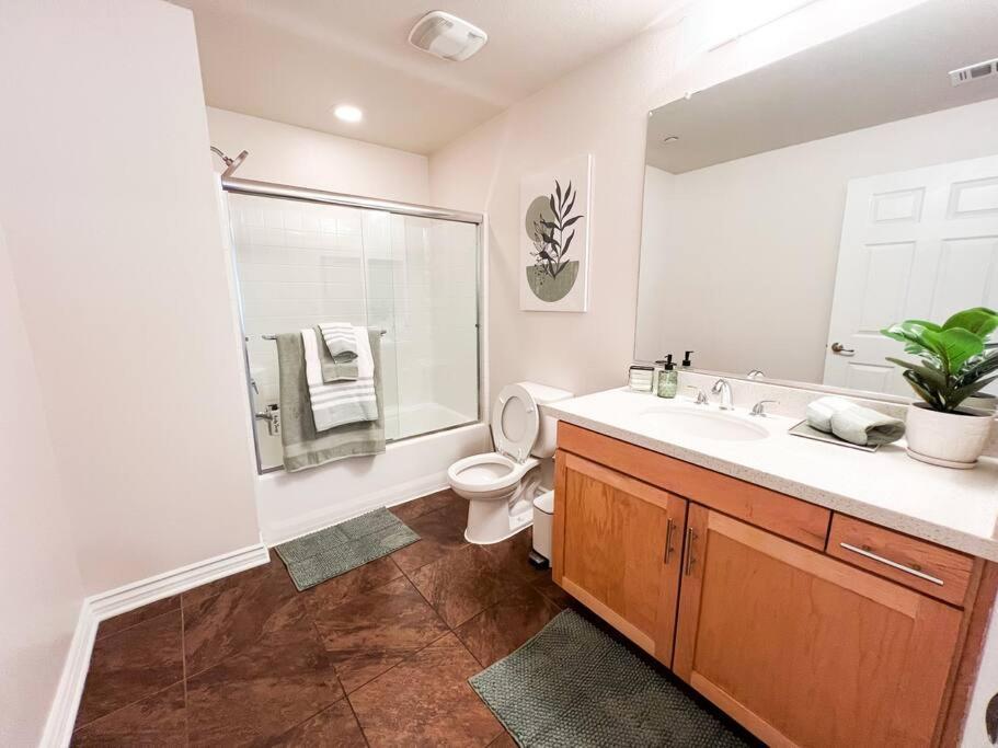 2 Bd 2 Ba In The Heart Of Encino 104 Apartment *