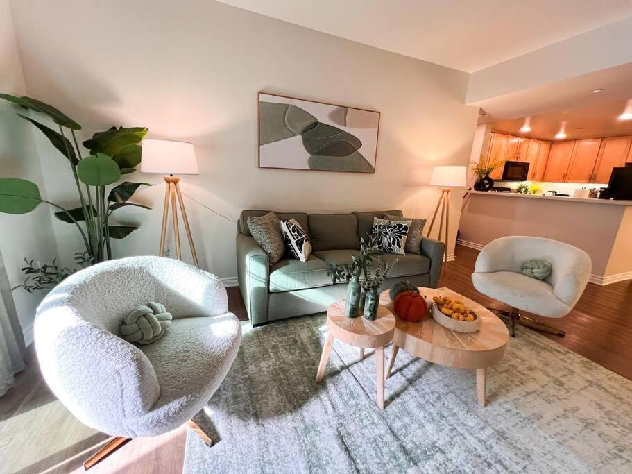 Apartment 2 Bd 2 Ba In The Heart Of Encino 104 Los Angeles
