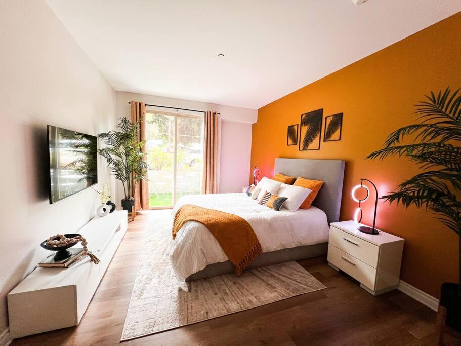 Apartment 2 Bd 2 Ba In The Heart Of Encino 104