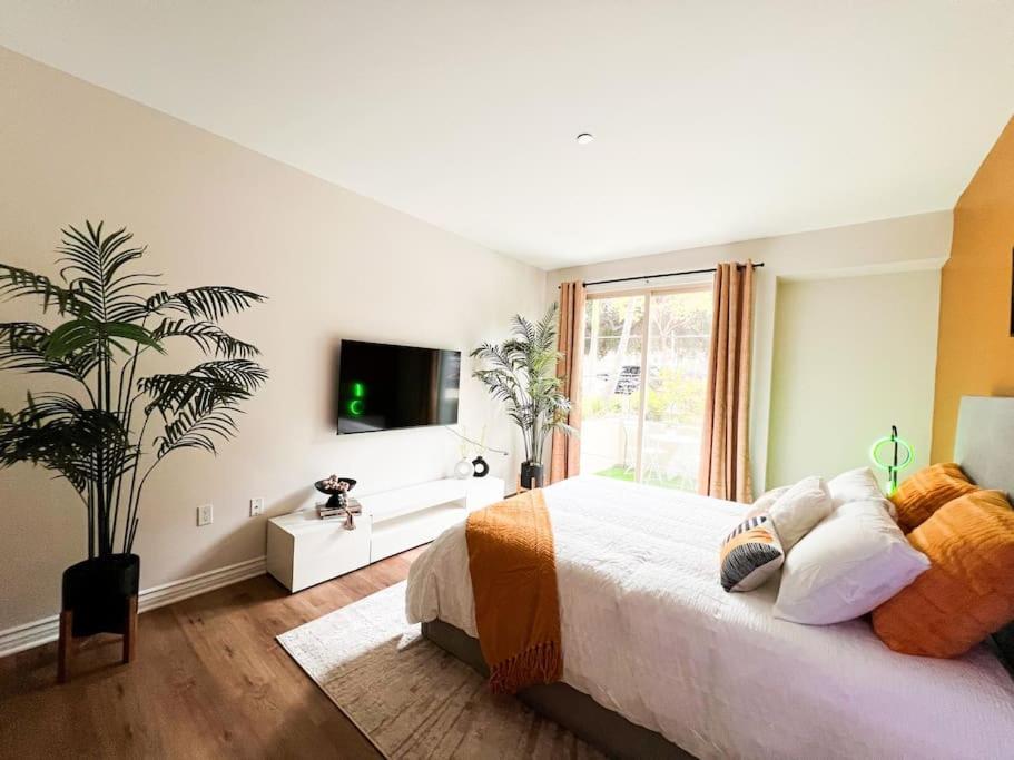 2 Bd 2 Ba In The Heart Of Encino 104