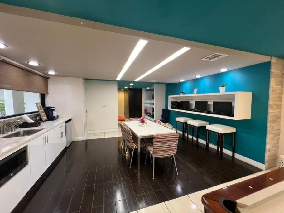 2 Bd 2 Ba In The Heart Of Encino 104 Apartment *
