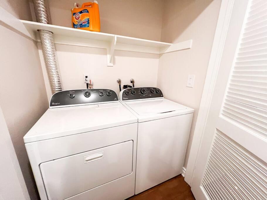 2 Bd 2 Ba In The Heart Of Encino 104