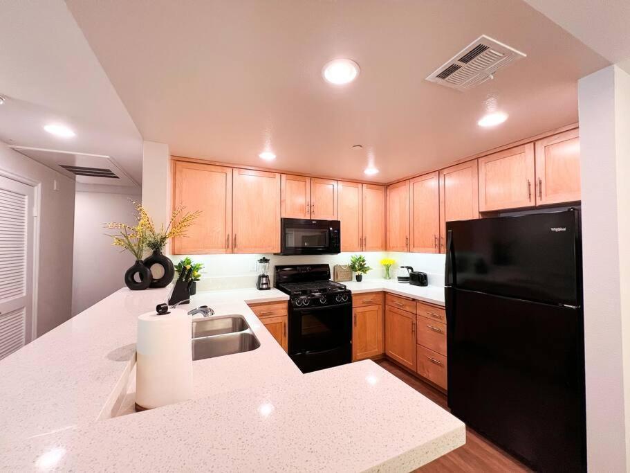2 Bd 2 Ba In The Heart Of Encino 104 Apartment