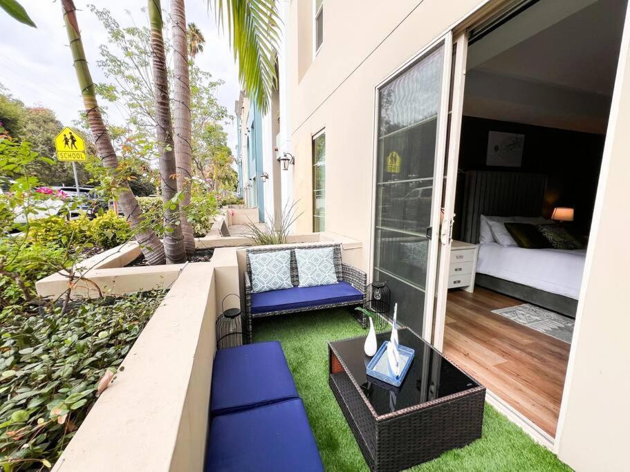 2 Bd 2 Ba In The Heart Of Encino 104 Los Angeles