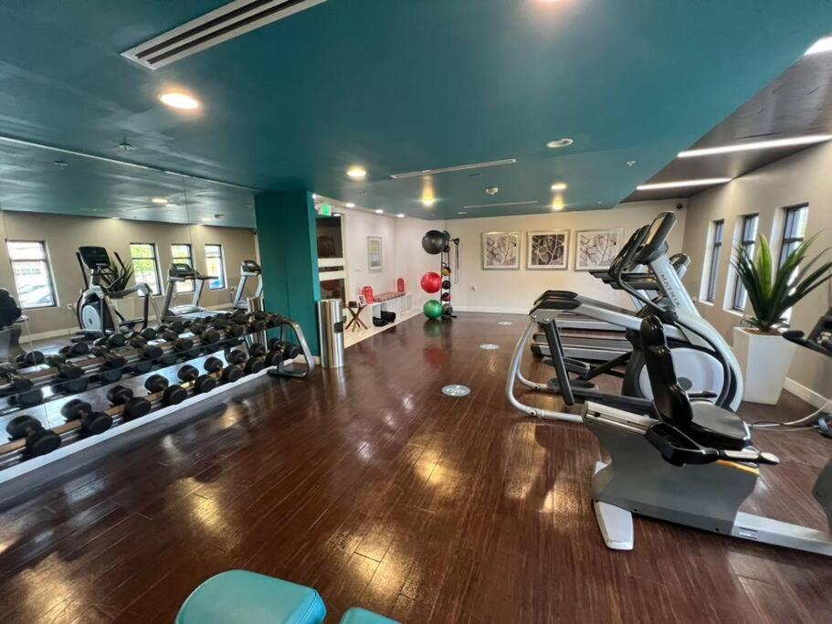 2 Bd 2 Ba In The Heart Of Encino 104 Apartment *