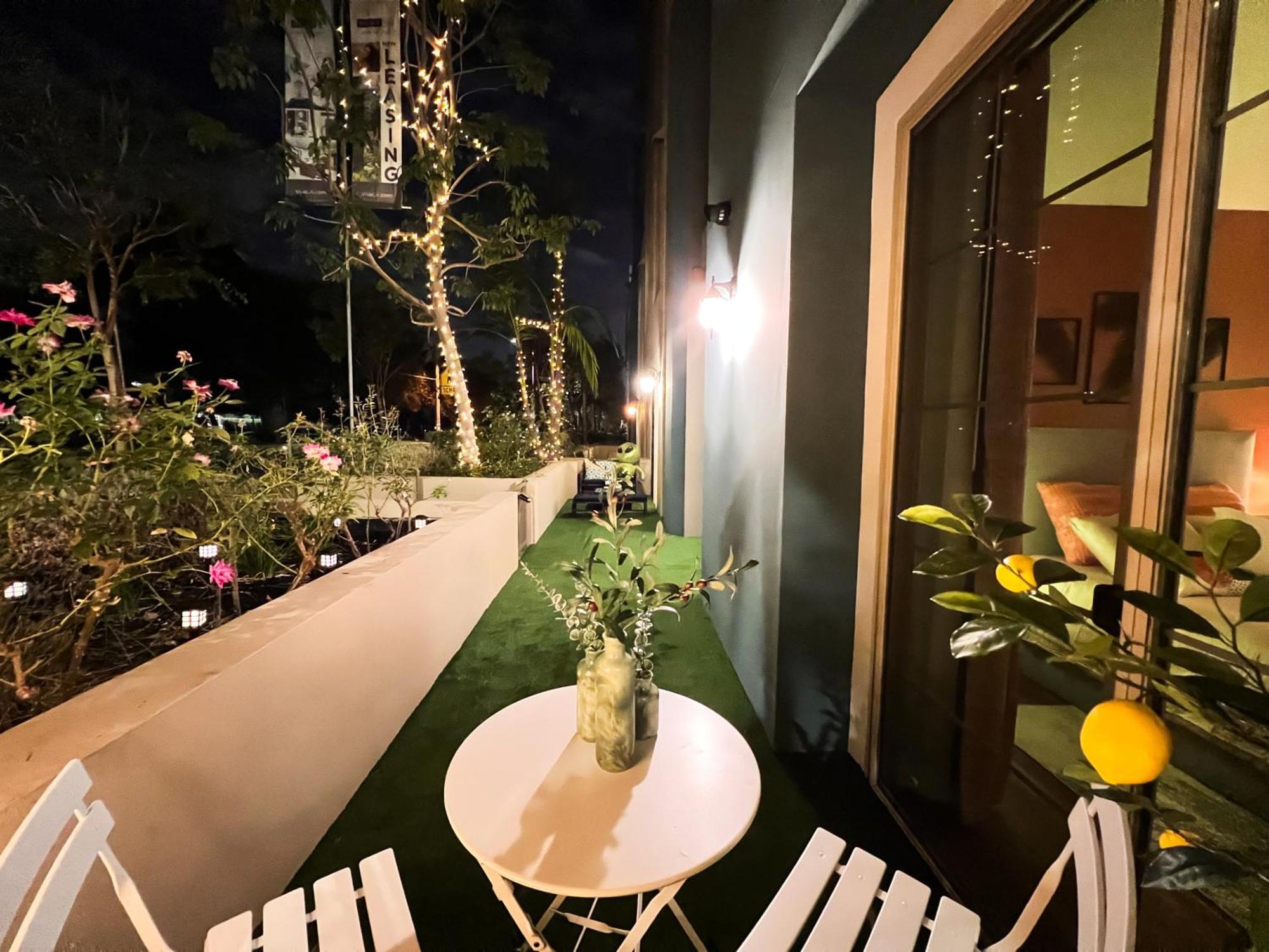 2 Bd 2 Ba In The Heart Of Encino 104 Apartment
