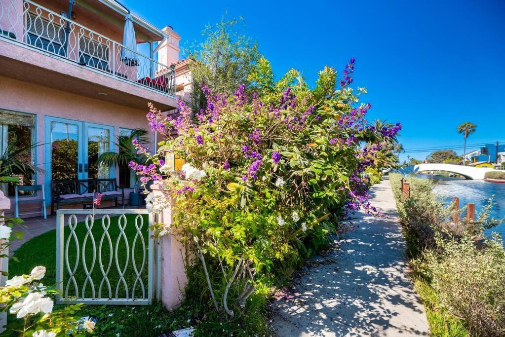 Villa House On The Canal In Venice *