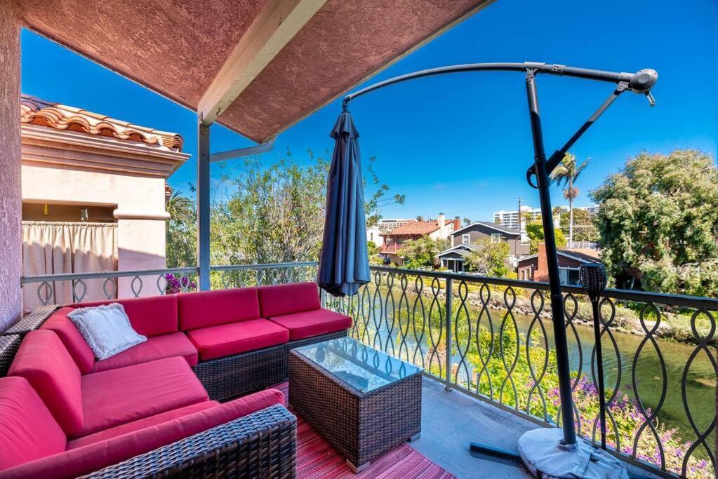House On The Canal In Venice Villa