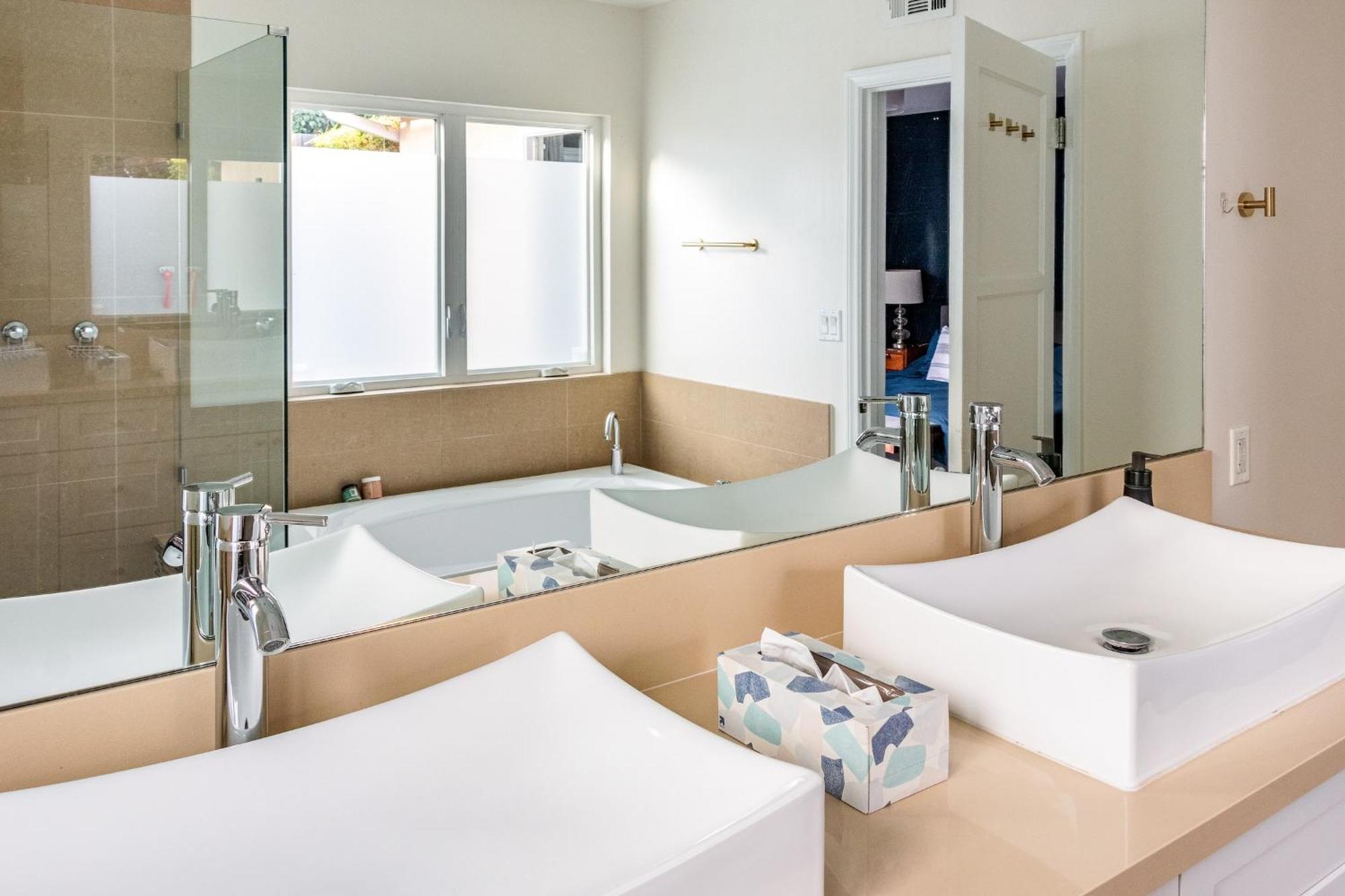 Holiday home Cozy La Getaway With Hot Tub, 10 Min To Los Angeles