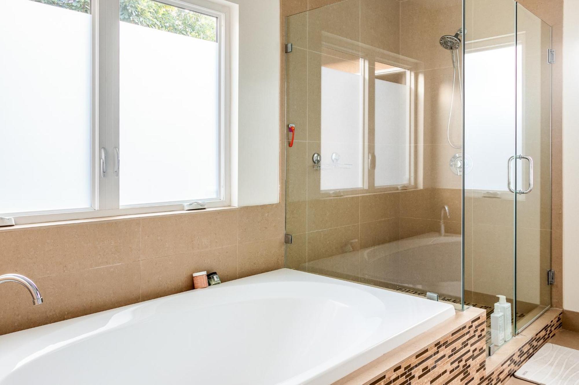 Cozy La Getaway With Hot Tub, 10 Min To Los Angeles