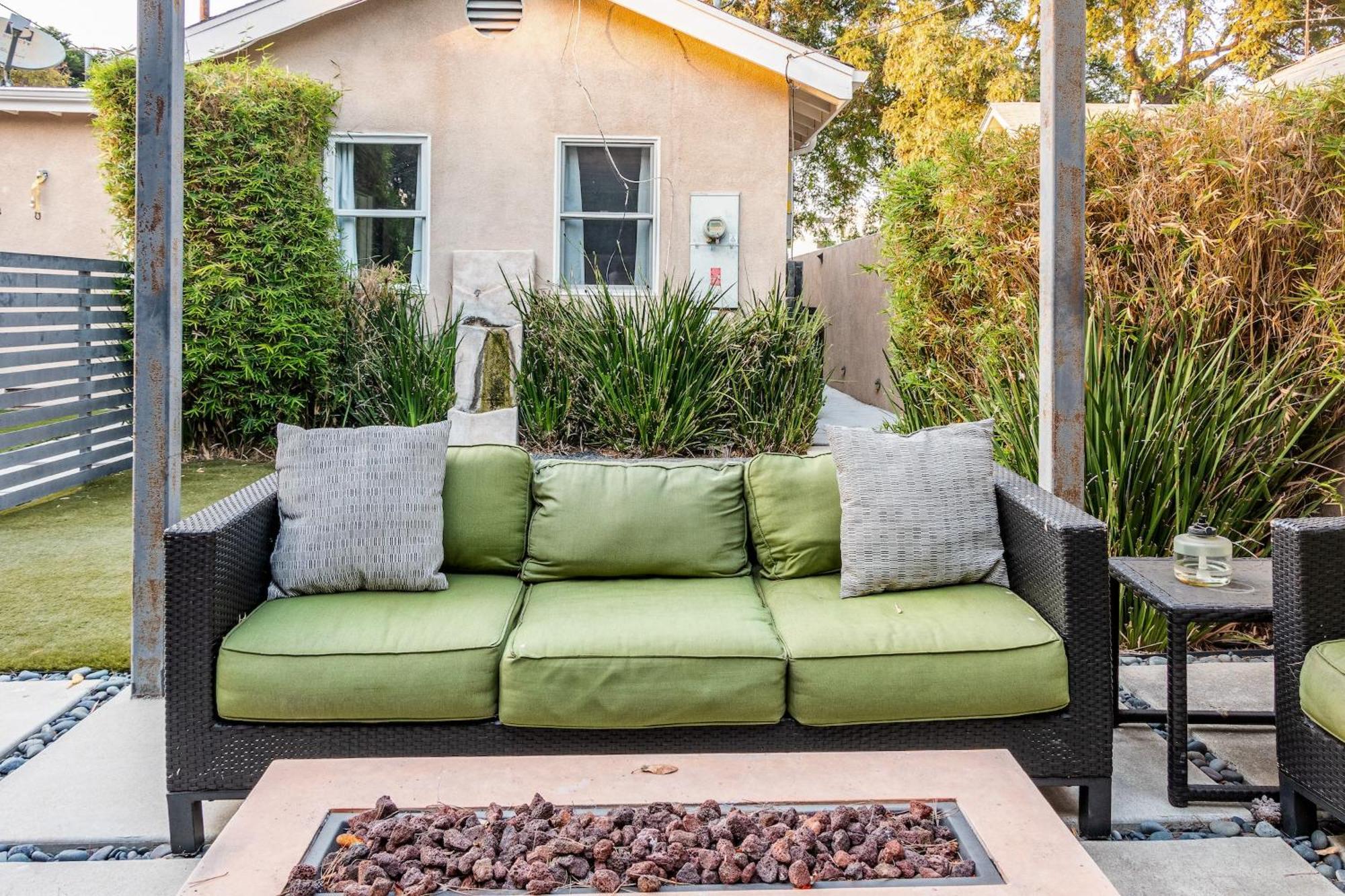 Cozy La Getaway With Hot Tub, 10 Min To
