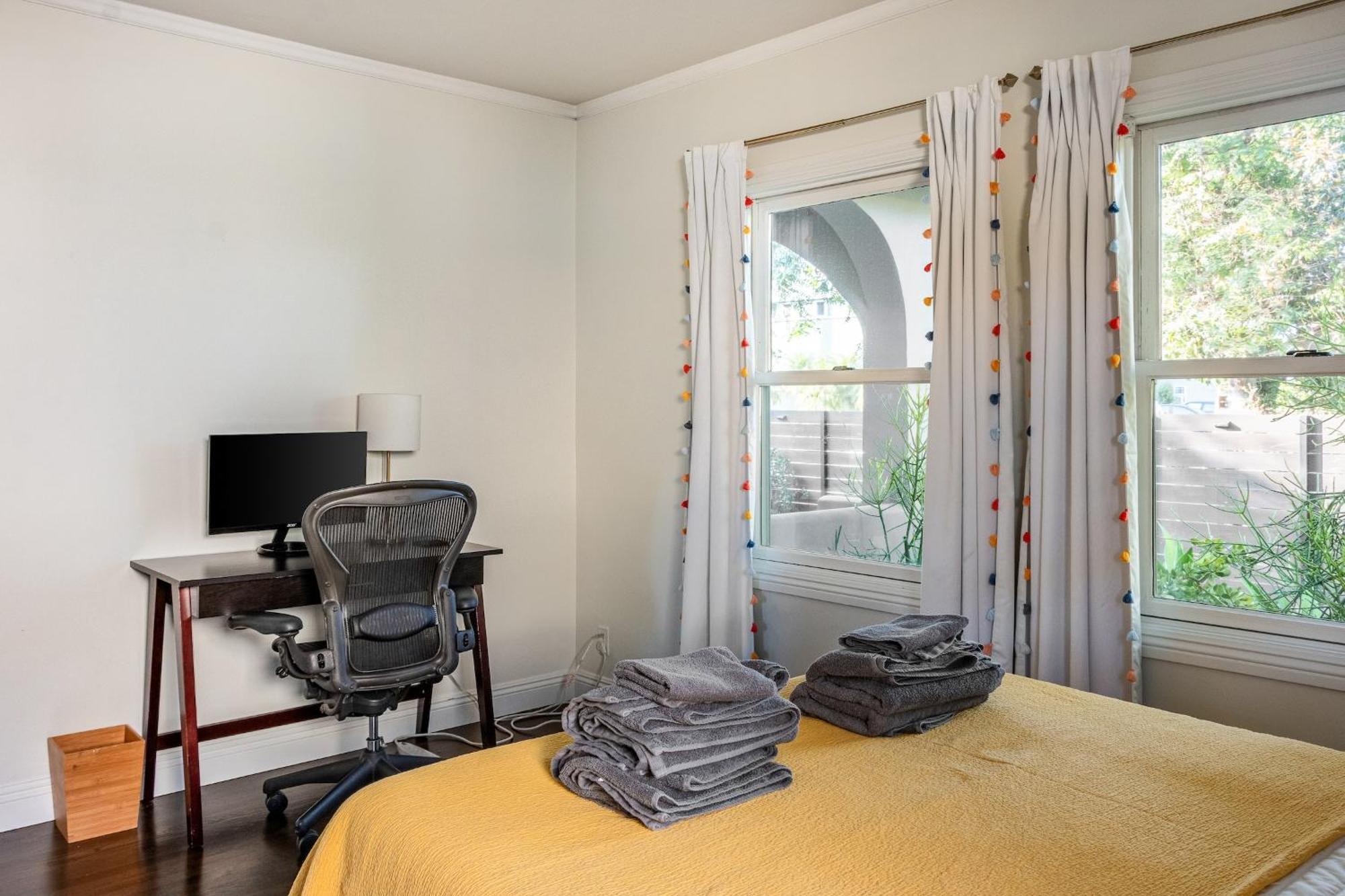 Holiday home Cozy La Getaway With Hot Tub, 10 Min To *